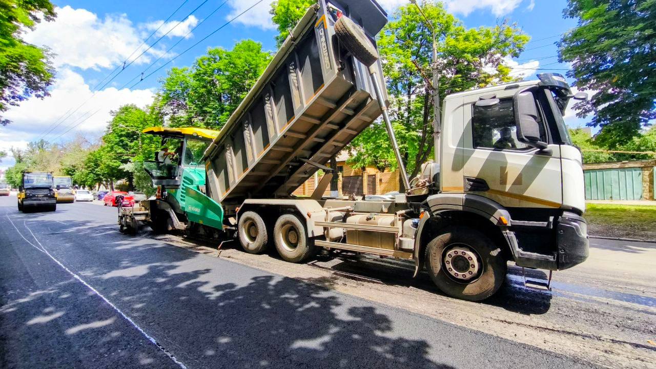 Виконують поточний ремонт вулиць міста у посиленому режимі фахівці КП «Шляхрембуд»: Новини Харкова