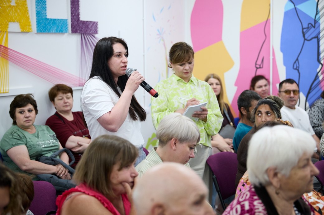 Провів відкриту зустріч із переселенцями, які знайшли прихисток у місті, Ігор Терехов: Новини Харкова