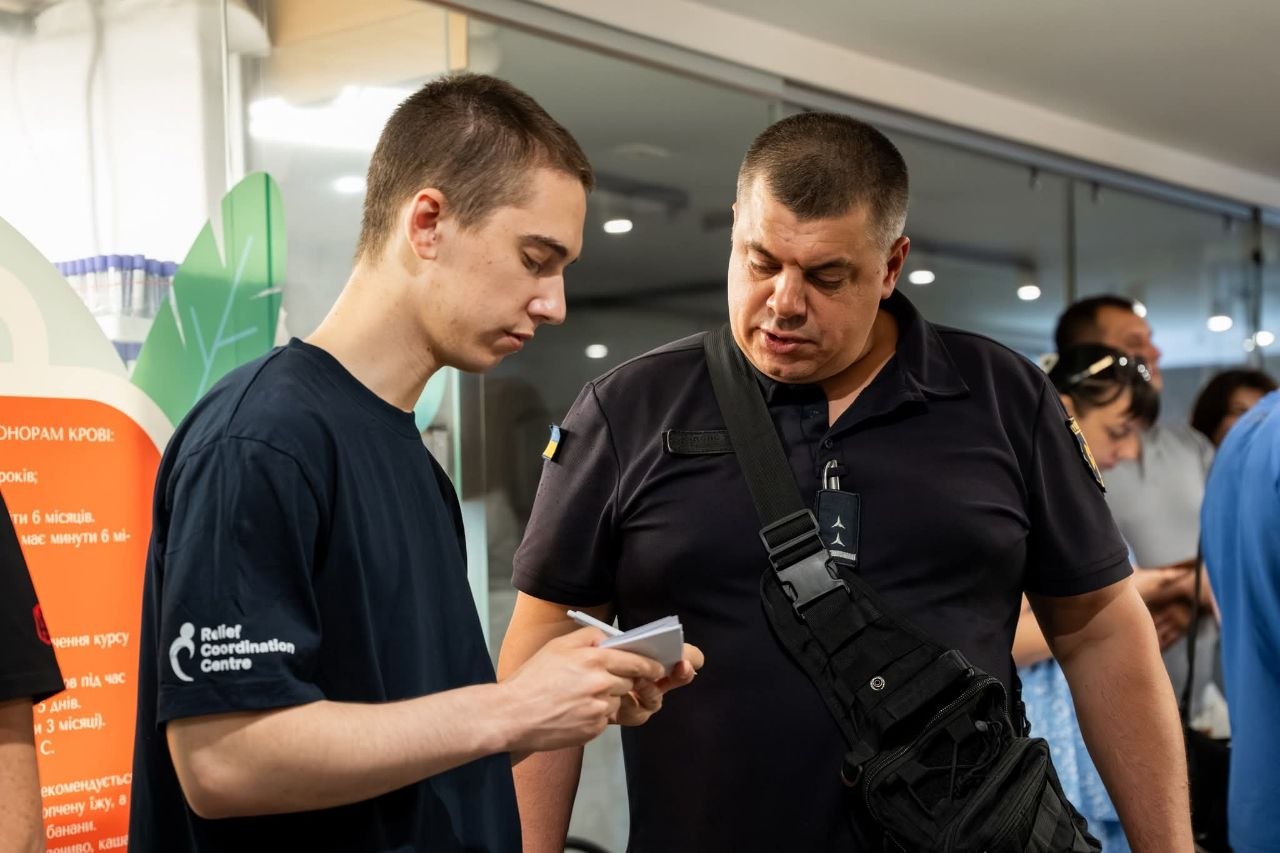 Здали масово кров у рамках благодійної акції «220 вольт для життя» рятувальники: Новини Харкова