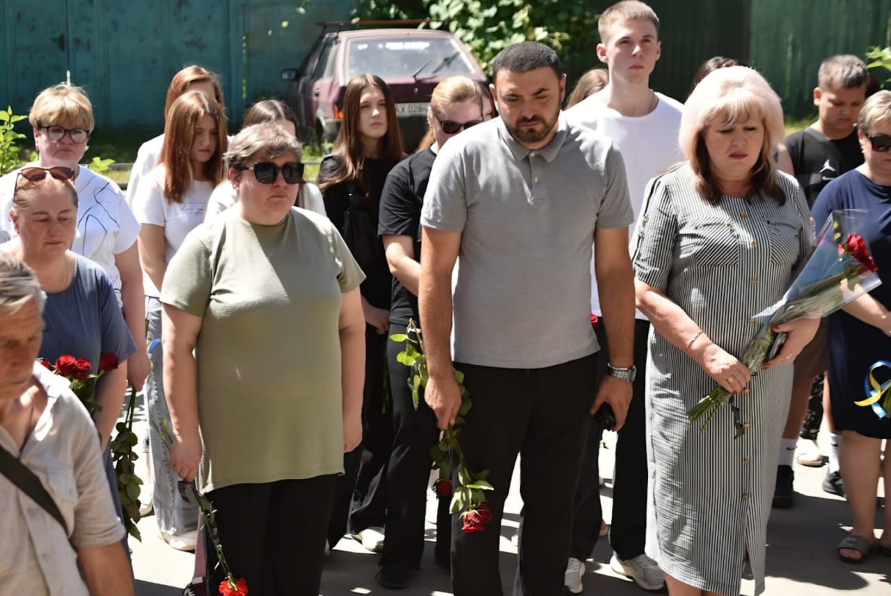 У Харківському ліцеї відкрили меморіальну дошку на честь полеглого захисника України Віталія Спиці