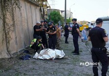 Світлини з місця удару окупантів у Холодногірському районі Харкова: загинула дівчина, понівечено трамвай, будинки та 15 авто
