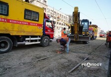 Світлини з місця удару окупантів у Холодногірському районі Харкова: загинула дівчина, понівечено трамвай, будинки та 15 авто
