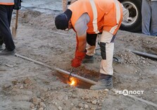 Світлини з місця удару окупантів у Холодногірському районі Харкова: загинула дівчина, понівечено трамвай, будинки та 15 авто