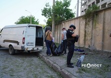 Світлини з місця удару окупантів у Холодногірському районі Харкова: загинула дівчина, понівечено трамвай, будинки та 15 авто