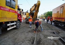 Світлини з місця удару окупантів у Холодногірському районі Харкова: загинула дівчина, понівечено трамвай, будинки та 15 авто