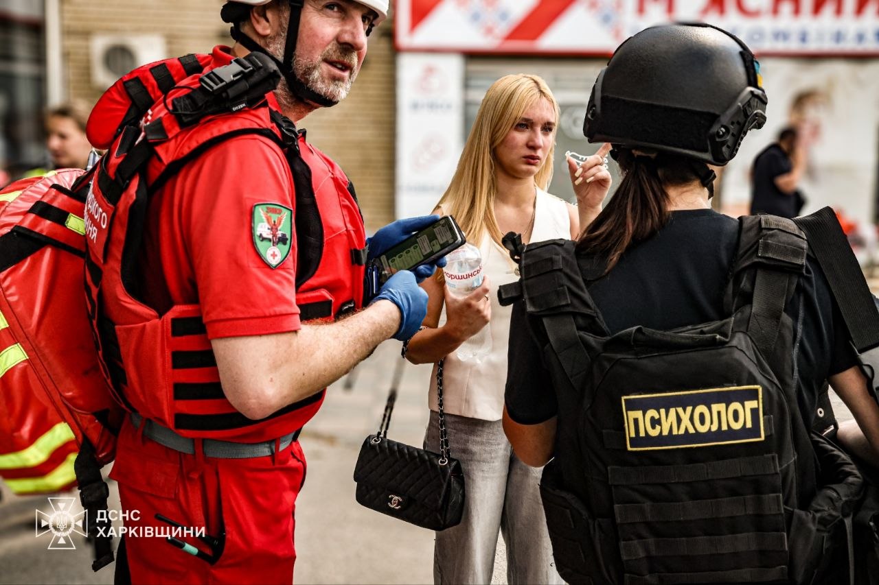 Допомогли мешканцям Харкова, які постраждали через атаку БПЛА біля метро, рятувальники: Новини Харкова