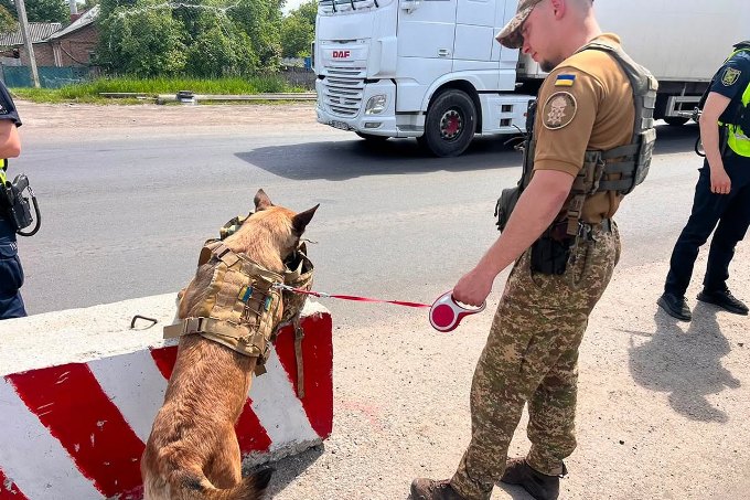 Новини Харкова: на блокпостах вилучили зброю і вибухівку
