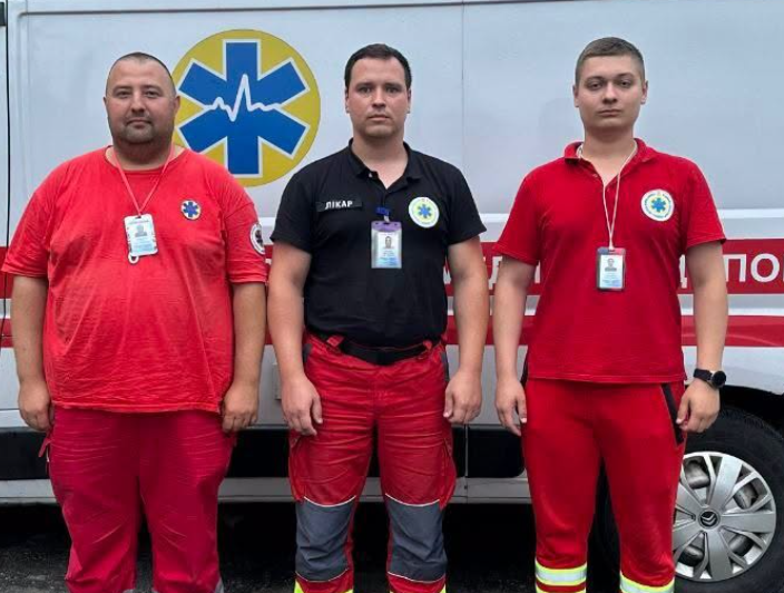На Харківщині лікарі екстреної допомоги врятували чоловіка після зупинки серця