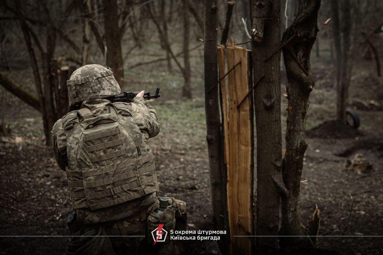 Бої на Харківщині: ворог штурмує Вовчанськ та намагається прорватися у бік трьох селищ