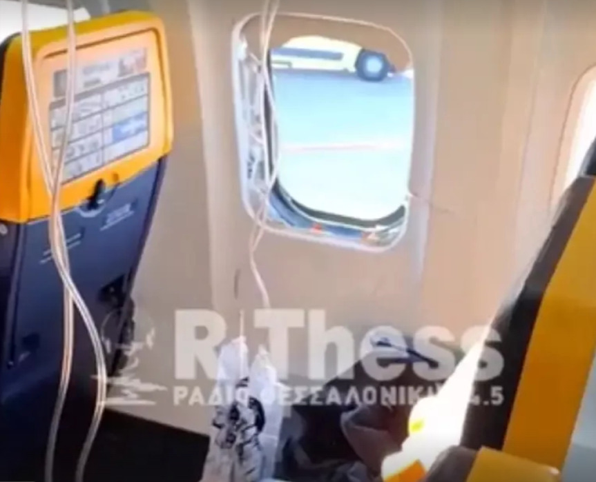 Вибухнув двигун літака на рейсі Ryanair та пробив ілюмінатори під час польоту