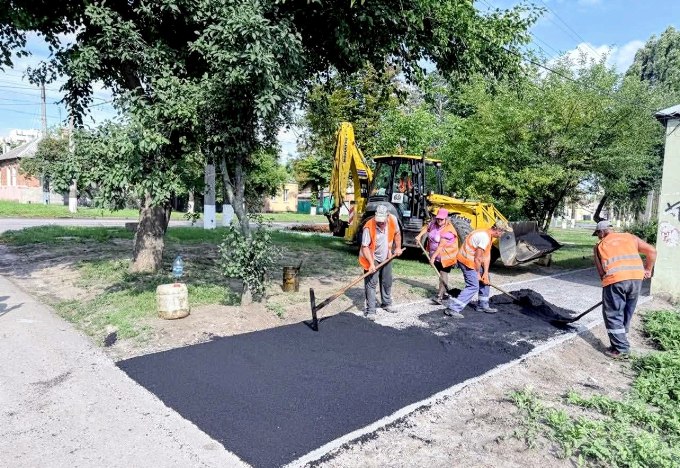 Новини Харкова: у місті ремонтують дороги і тротуари