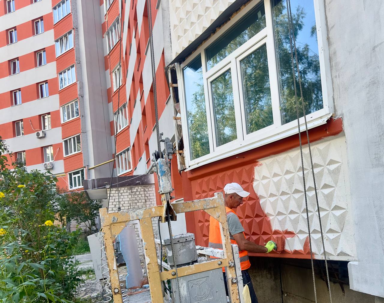 Завершують ремонт понівеченого будинку на вулиці Леся Сердюка: Новини Харкова