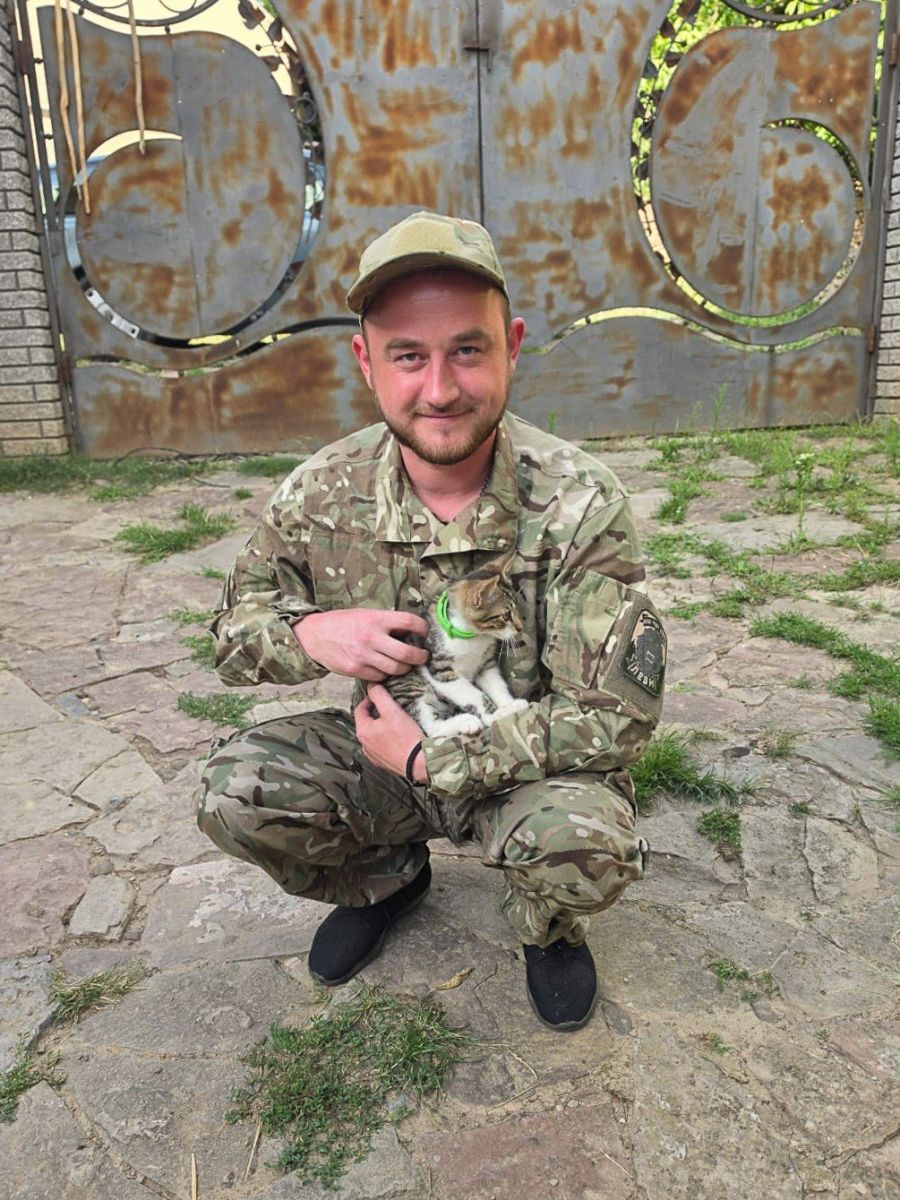 Із Харківщини до нового дому: кіт Фішка сам обрав родину прикордонника
