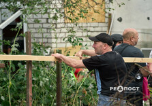 Руйнування, поранені діти та загибла жінка: кадри з місця прильоту у Слобідському районі