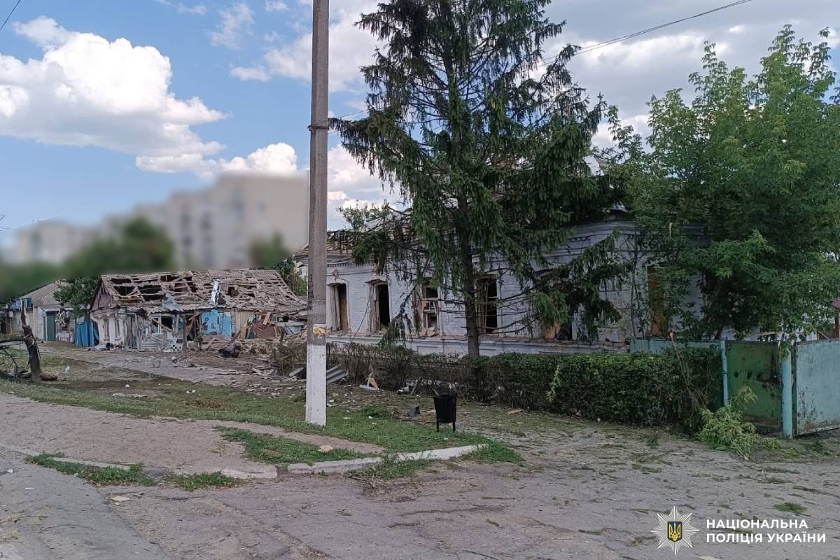 Вбили людину, багатьох поранили, пошкодили лікарню та будинки під час ракетної атаки загарбники: Новини Харкова