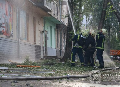 Багатоповерхівка у Харкові, АЗС і будинки на Харківщині: наслідки російських обстрілів за добу