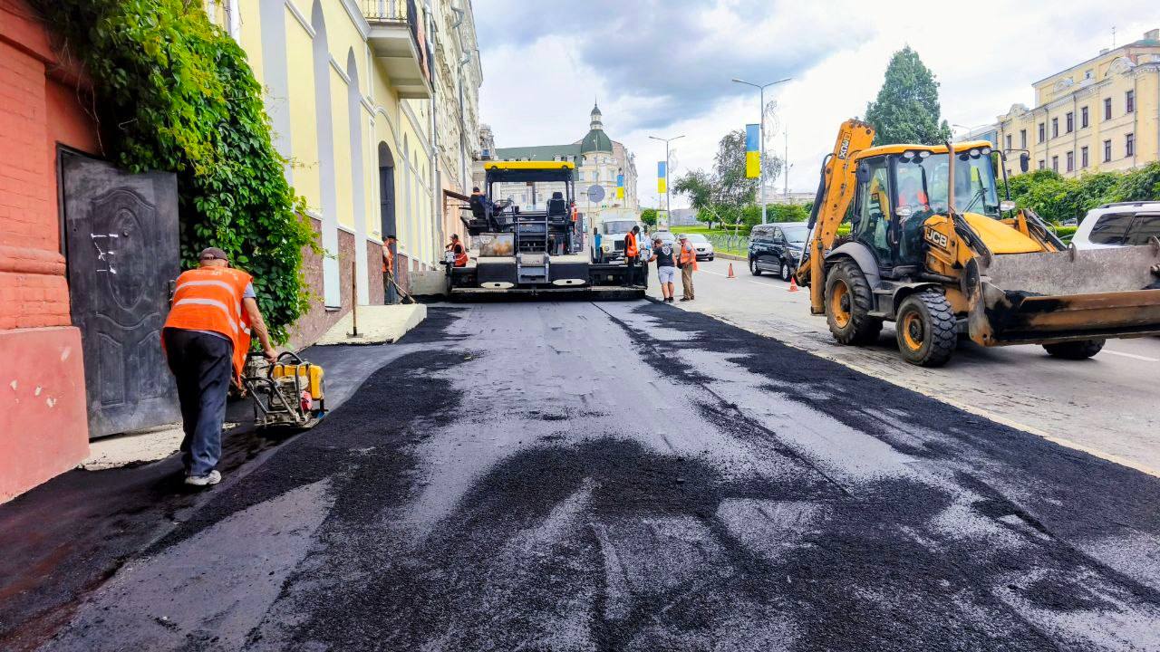 Завершили ремонт тротуарів на Бурсацькому узвозі дорожники: Новини Харкова