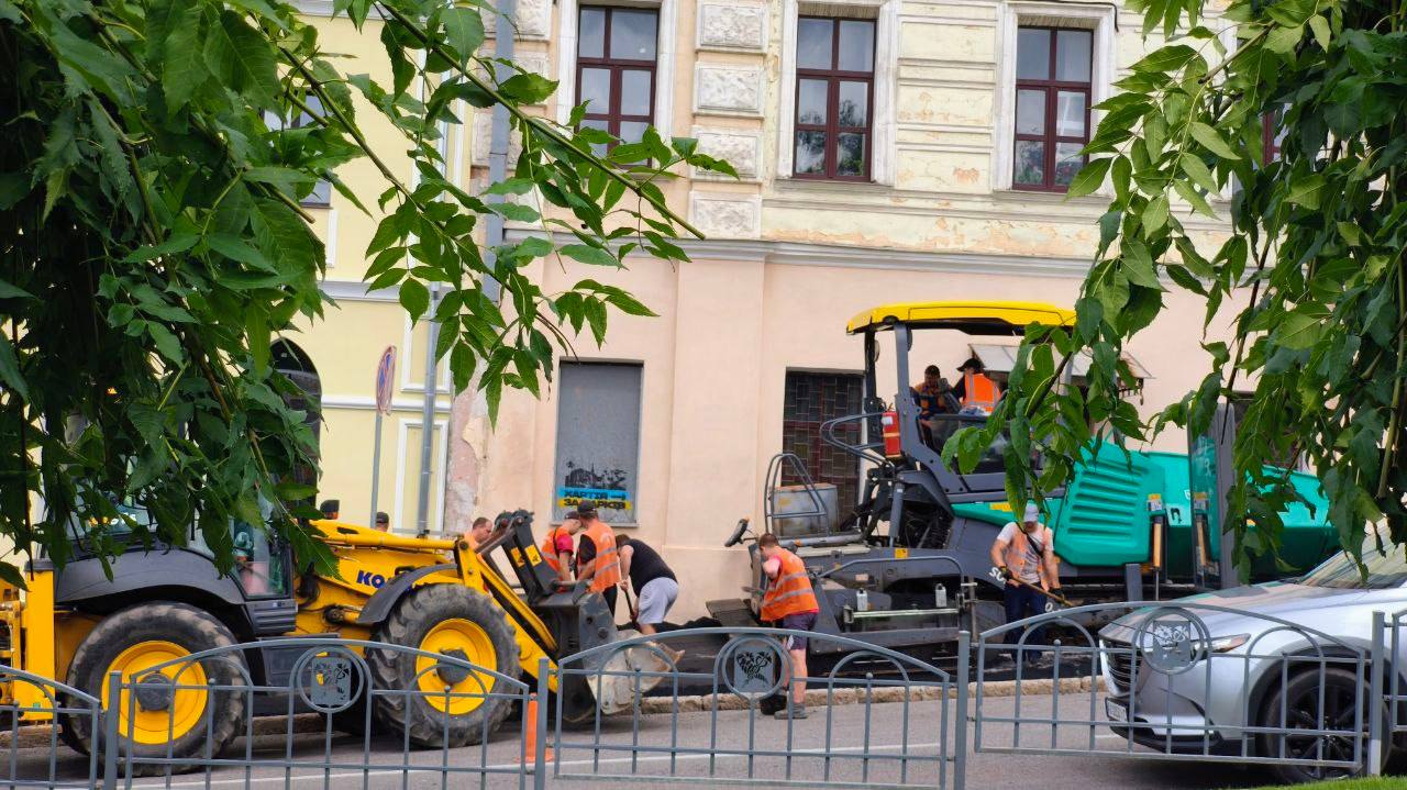 Завершили ремонт тротуарів на Бурсацькому узвозі дорожники: Новини Харкова