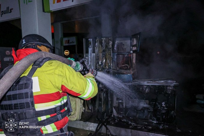 Сім пожеж після ворожих ударів за добу: що довелося гасити рятувальникам на Харківщині