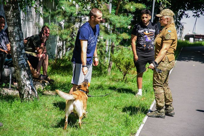 Новини Харкова: поранених гвардійців підтримали заняттями з каністерапії