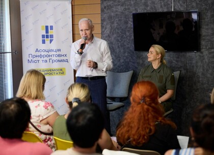 Ігор Терехов у Дніпрі зустрівся з переселенцями з Харківщини