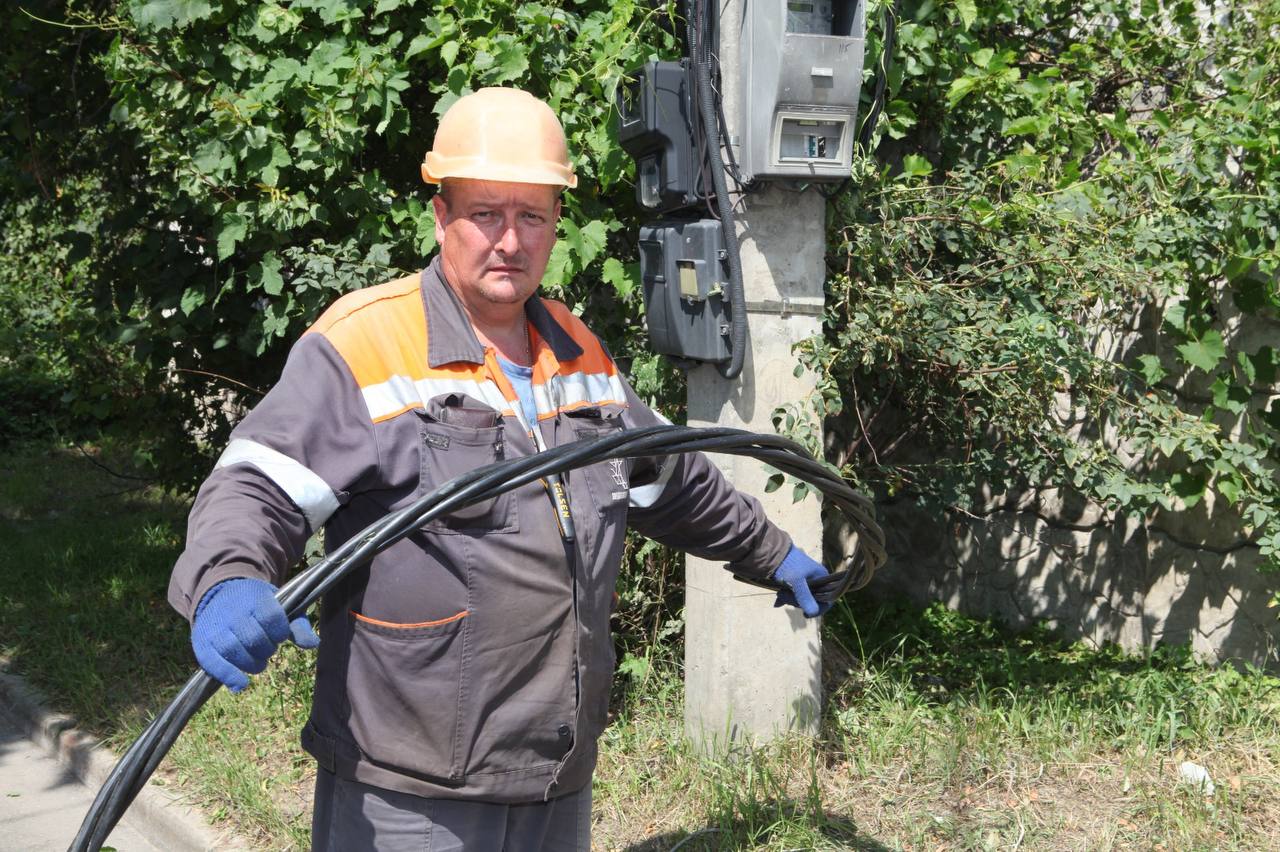 Атака Бандеролями на Харків: енергетики повернули світло в домівки містян