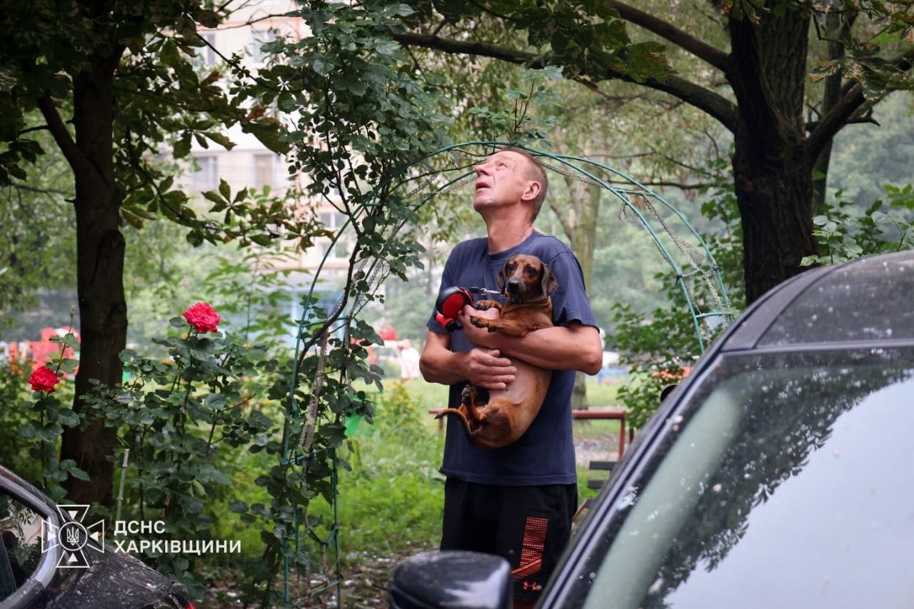 Вбили двох людей під час ранкового обстрілу Салтівки росіяни, зруйновані перекриття: Новини Харкова