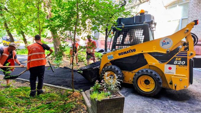 Новини Харкова: на Біблика відремонтували тротуар