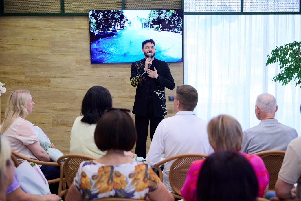5 років теплої атмосфери у центрі Харкова: як Ігор Терехов вітав колектив Zoo Cafe