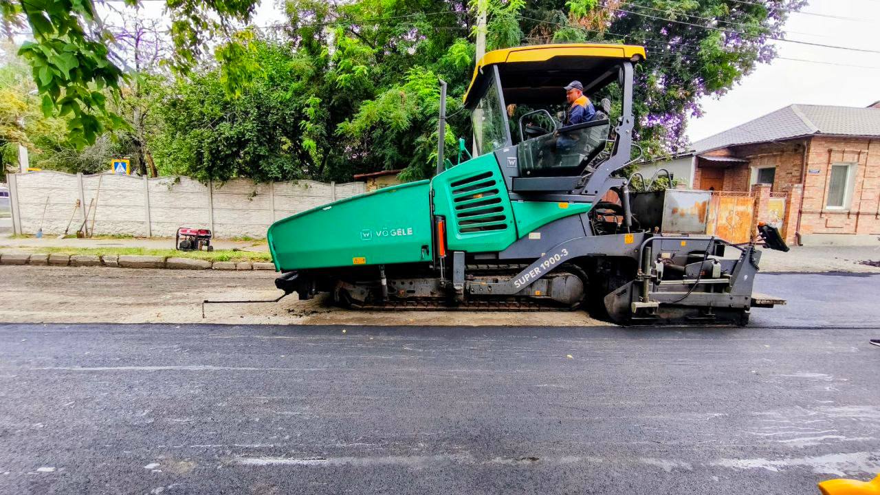 Понад 200 комунальників щодня впорядковують вулиці Харкова