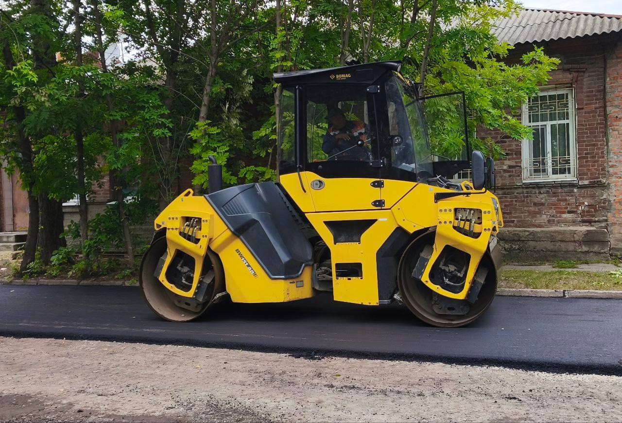 Понад 200 комунальників щодня впорядковують вулиці Харкова