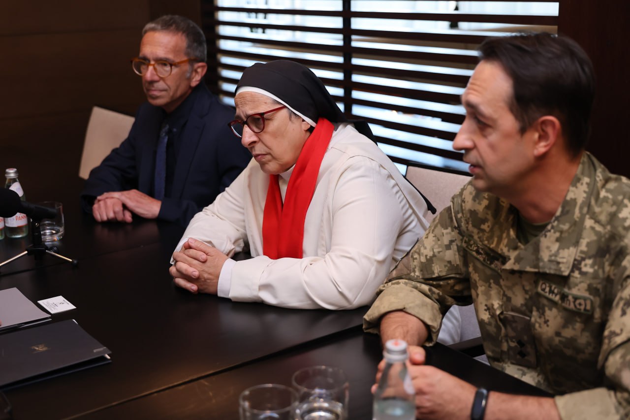 Автобуси та обладнання для лікарень: Харків залучає нову гуманітарну допомогу з Європи