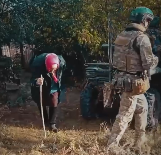 Під дронами та з вимушеними зупинками: на Харківщині прикордонники вивезли цивільну жінку із «сірої зони»