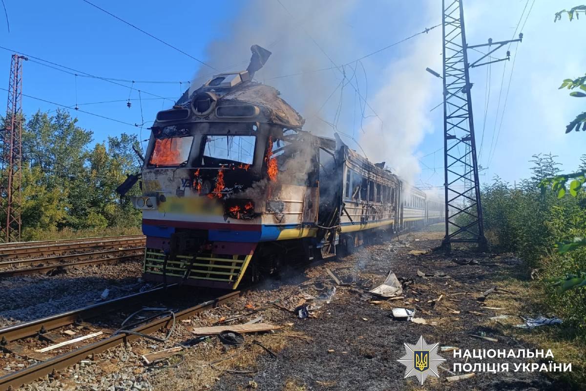 Ворожий удар по цивільному потягу на Харківщині: подробиці від поліці