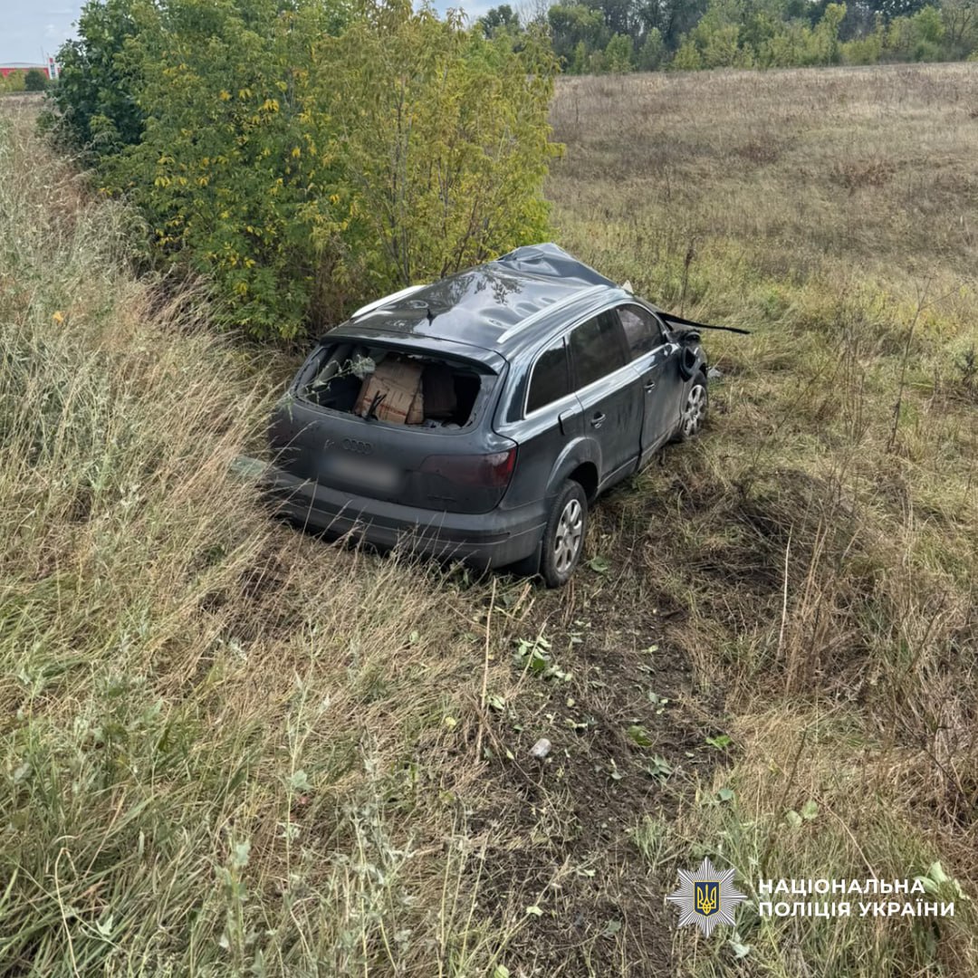 Моторошна аварія під Харковом: загинув водій легковика та перекинулася вантажівка
