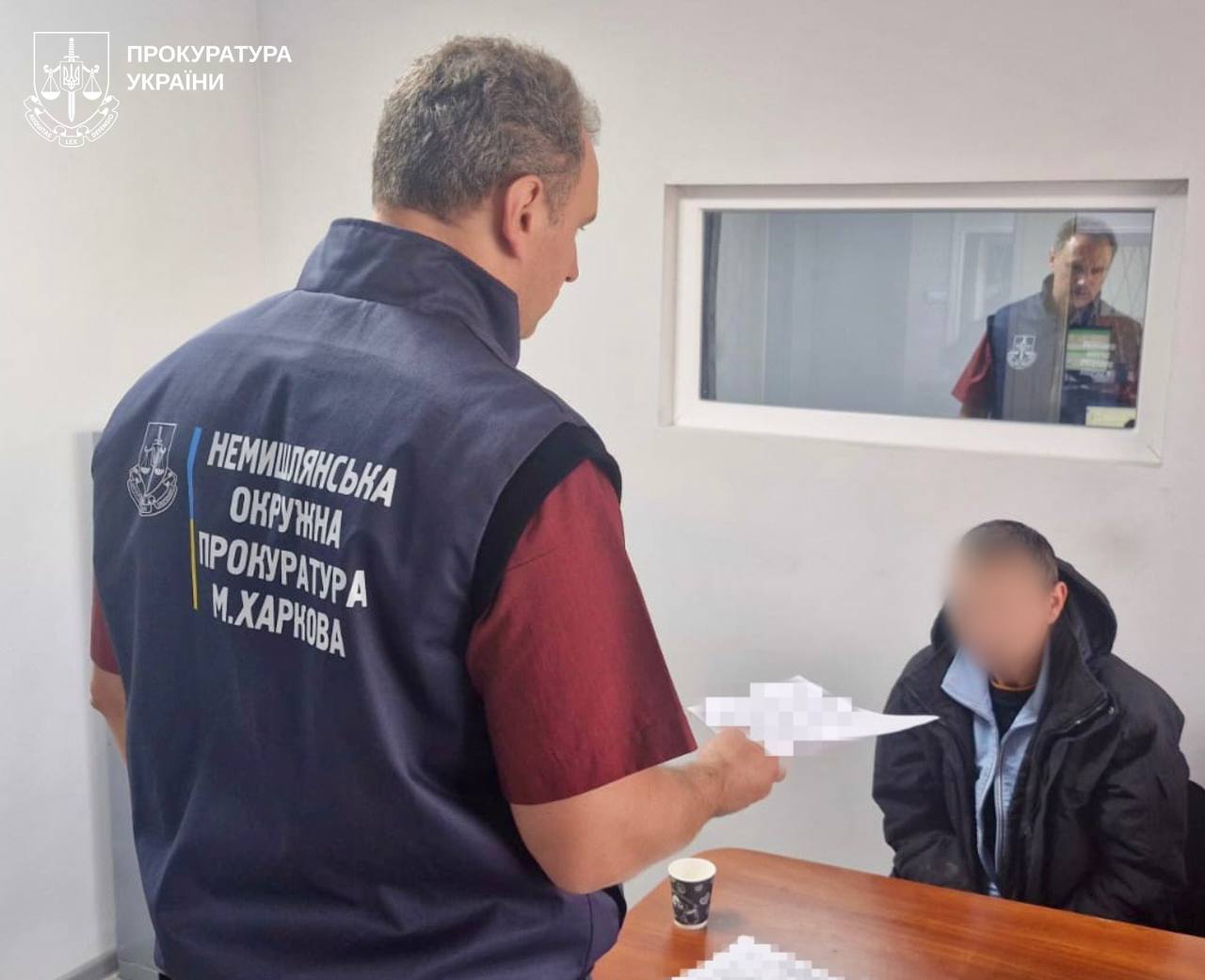 У Харкові чоловік із ножицями та ножем напав на знайомих під час застілля