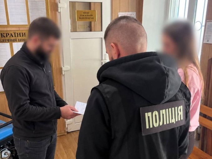 Новини Харкова: чоловік показав патрульним фальшиве посвідчення