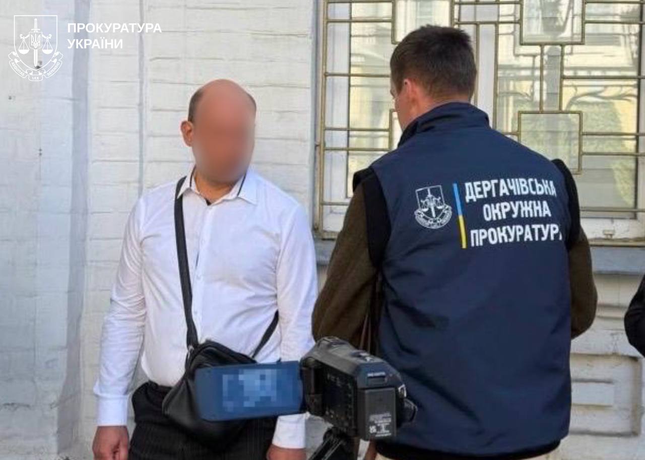 Брав гроші за кожен крок: у Харкові спецслужби затримали посадовця під час передачі хабаря