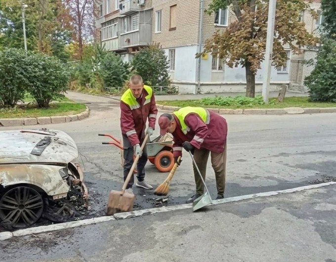 Новини Харкова: комунальники прибрали наслідки дронових ударів