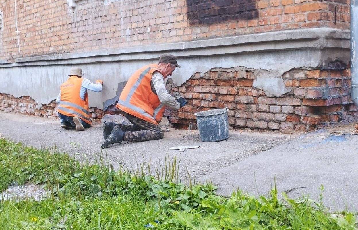 Готують будинки до холодів у двох районах міста комунальники: Новини Харкова
