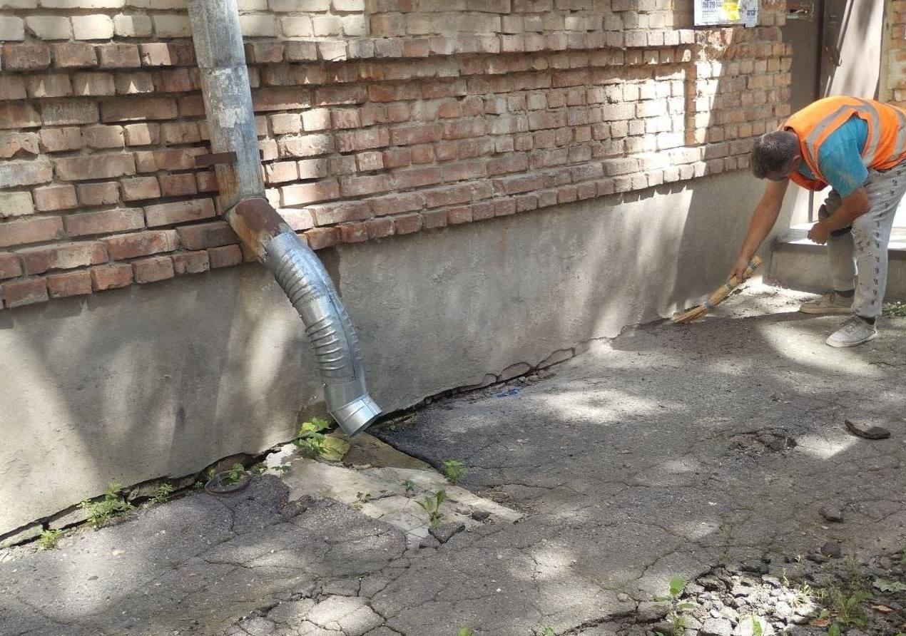 Готують будинки до холодів у двох районах міста комунальники: Новини Харкова
