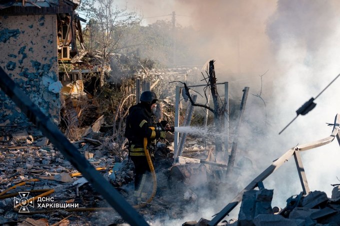 Рятувальники показали, як ліквідовували наслідки авіаудару по Харкову (фото)