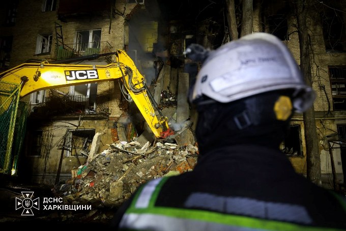 У Харкові розбирають завали після ракетної атаки