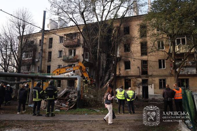 У Харкові розбирають завали після ракетної атаки