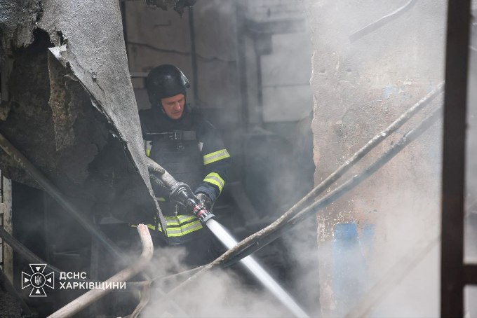 Новини Харкова: пожежа на підприємстві внаслідок обстрілу