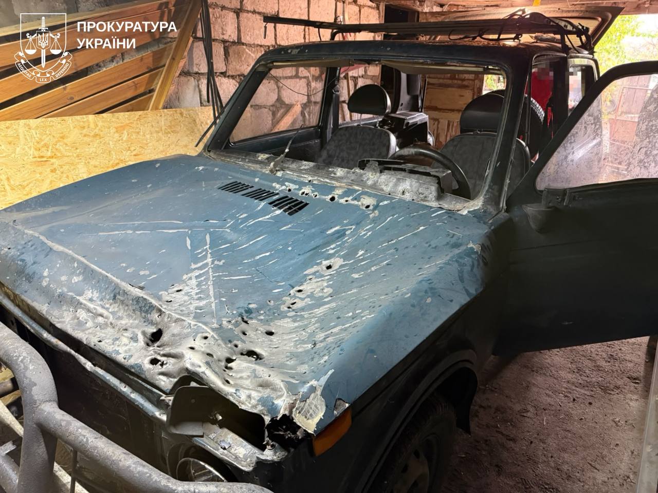 Постраждали чотири людини через дроновий удар окупантів по легковику ВАЗ 2121 та мікроавтобусу Volkswagen T4: Новини Харкова