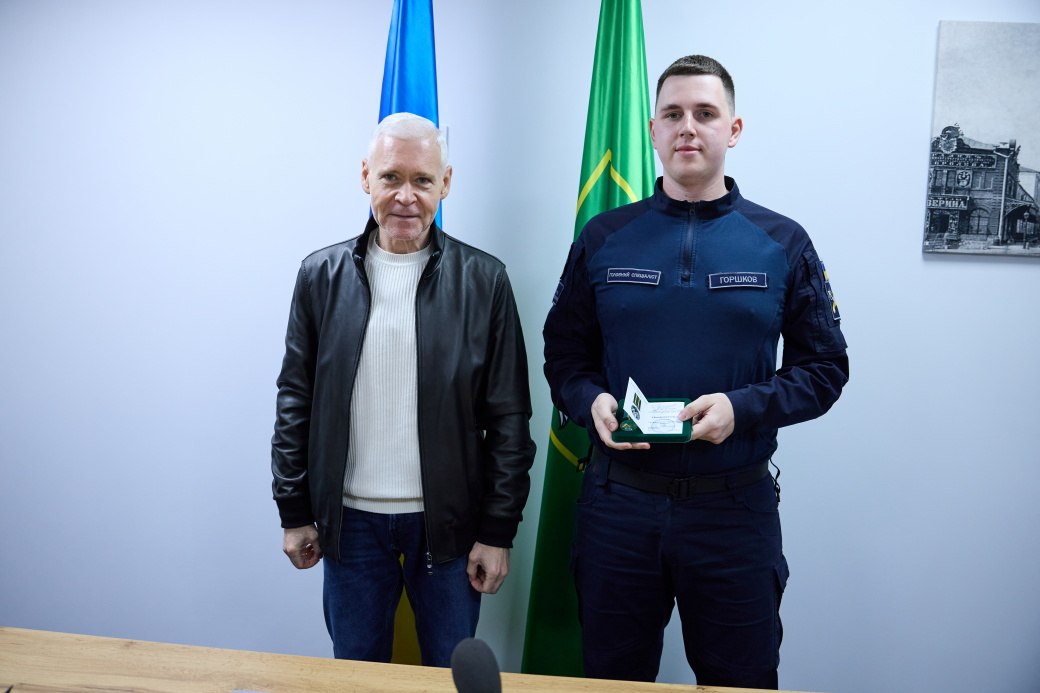 Рятували життя людей під час обстрілв та нагороджені Ігорем Тереховим надзвичайники та медики: Новини Харкова