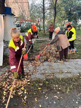 У Харкові ліквідовують наслідки атаки в Новобаварському районі