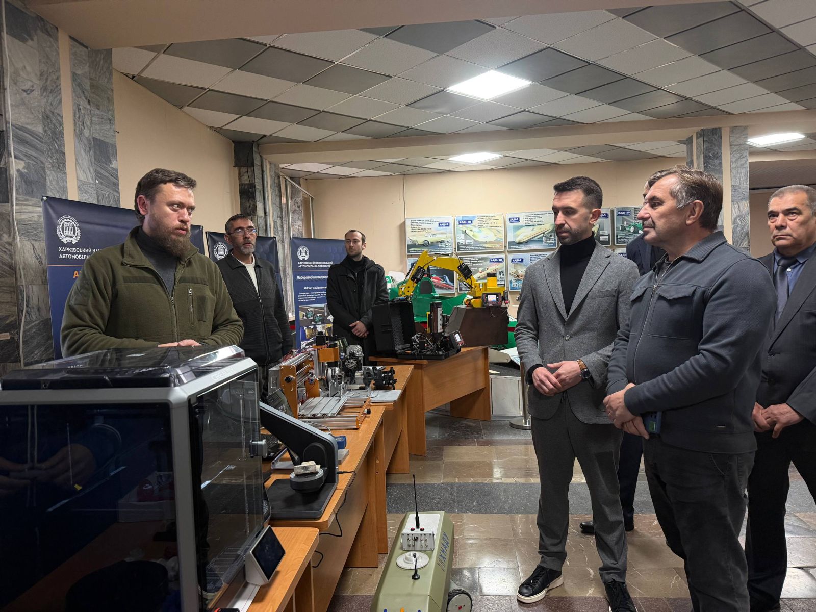 Відзначили працівників і викладачів ХНАДУ до Дня автомобіліста: Новини Харкова