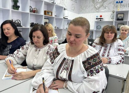 Десятки тисяч мешканців Харкова написали Радіодиктант національної єдності в День української писемності та мови